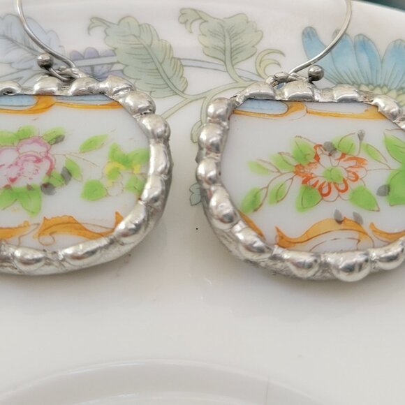 Vintage Hand Painted Flowers Broken China Soldered Earrings - Picture 2 of 4
